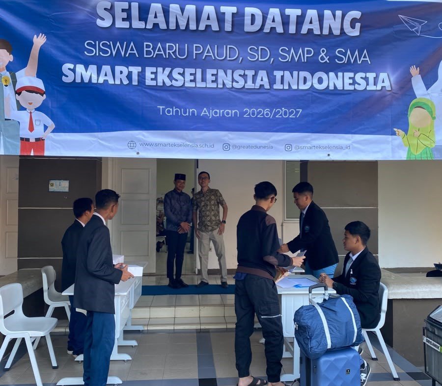 Proses penyambutan dan skrining kedatangan siswa boarding baru SMART Ekselensia Indonesia Tahun Ajaran 2026/2027 di kampus SMART Ekselensia Indonesia, Bogor.