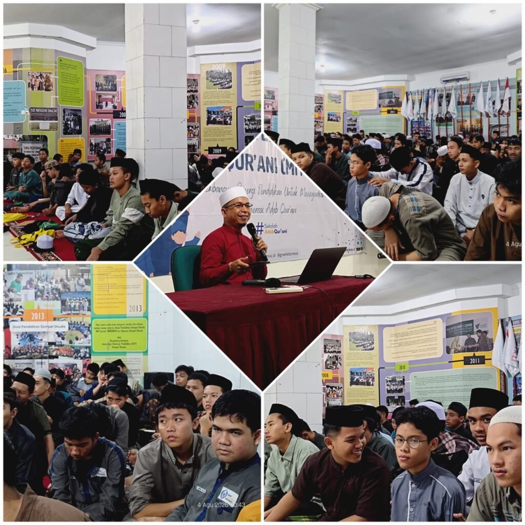 Siswa boarding SMART Ekselensia Indonesia mengikuti Stadium General Kitab Ta'lim Muta'allim tentang keutamaan adab terhadap guru dan ilmu pada 4 Agustus 2026